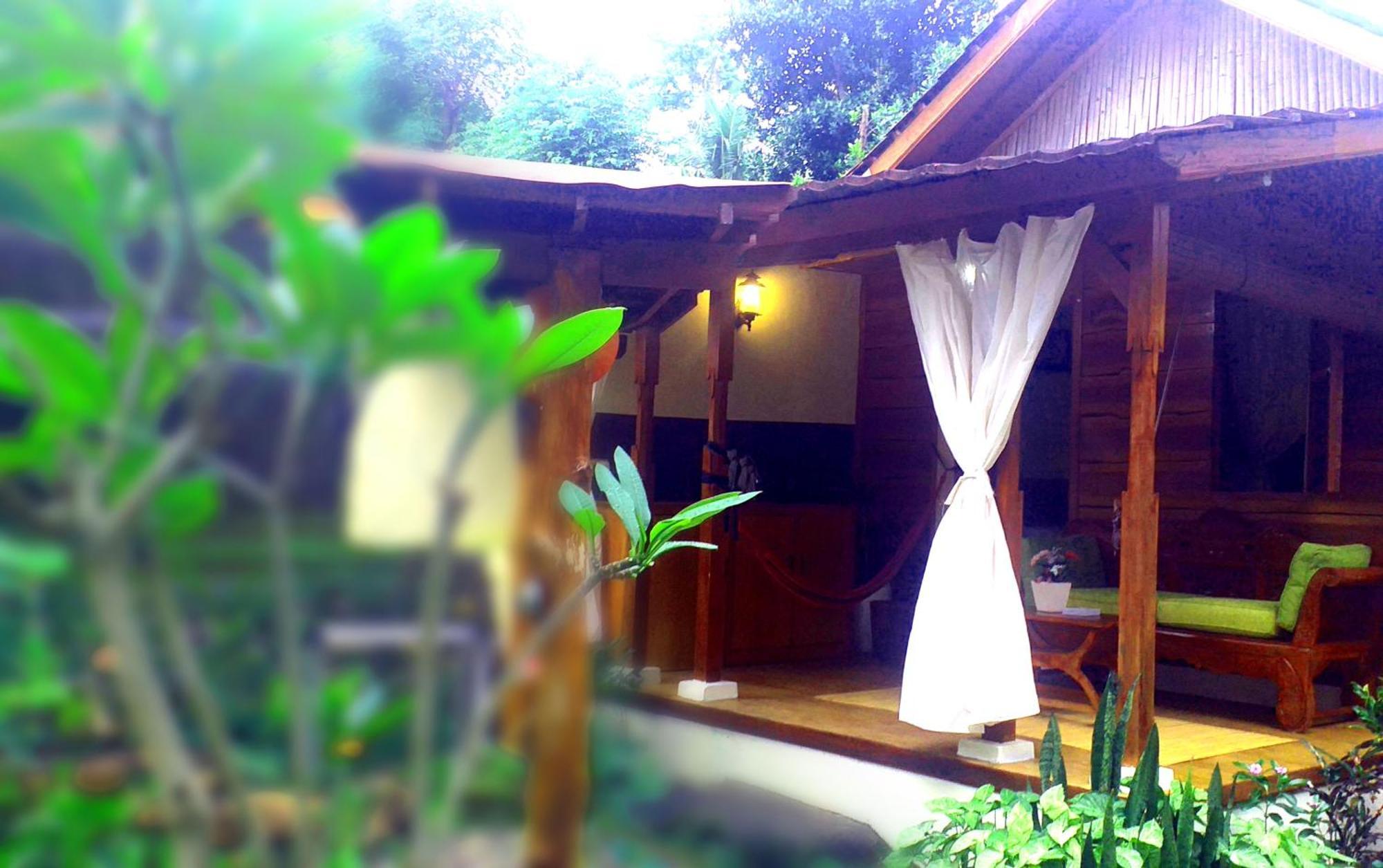 Lafyu Bali Hotel Singaraja Exterior foto